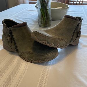 Skechers Women's Bikers-Zippiest-Moc-Toe Outside Zip Bootie Ankle Boot size 9